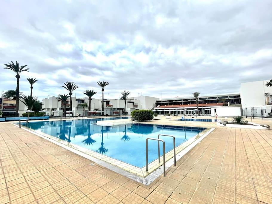 Apartamento Con Piscina Sur De Tenerife コスタ・デル・シレンチオ エクステリア 写真